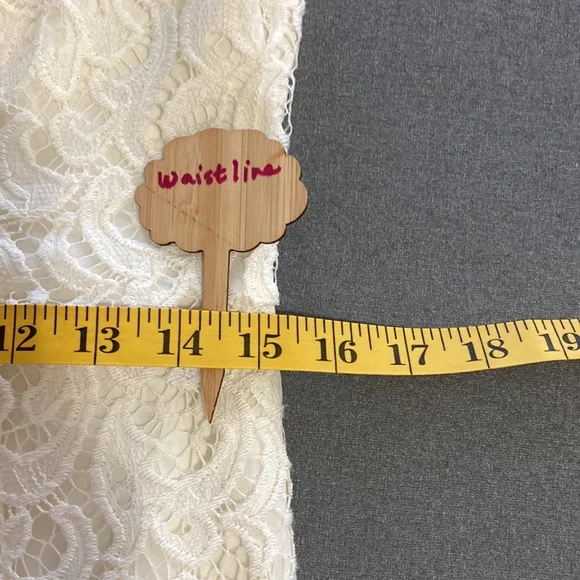 APT. 9 Size 10 A-line off white lace sleeveless 100% nylon dress with lining. - Picture 6 of 7